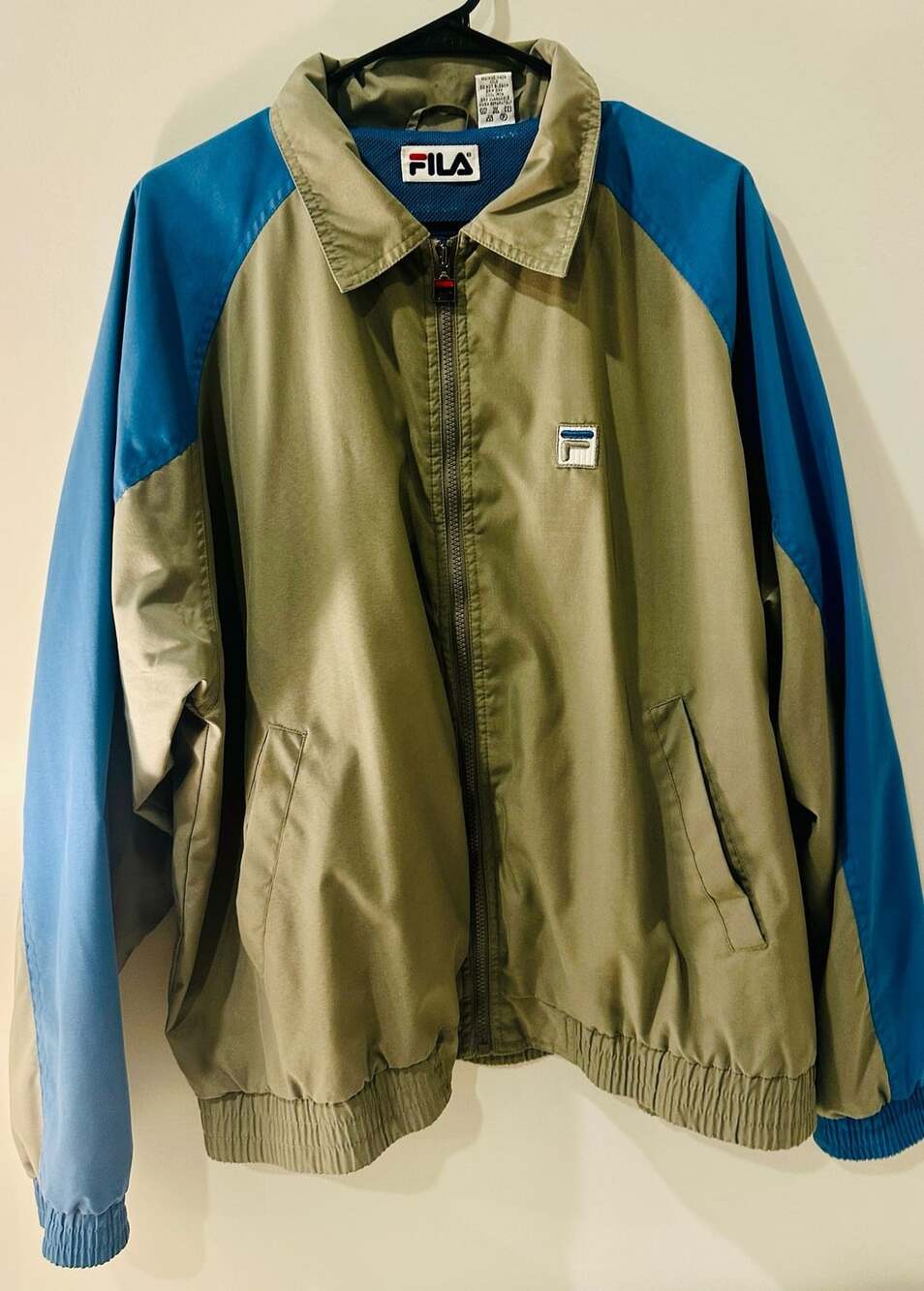 Fila 90s Vintage Windbreaker Jacket Size M Gray Blue Full Zip. No stains, rips,